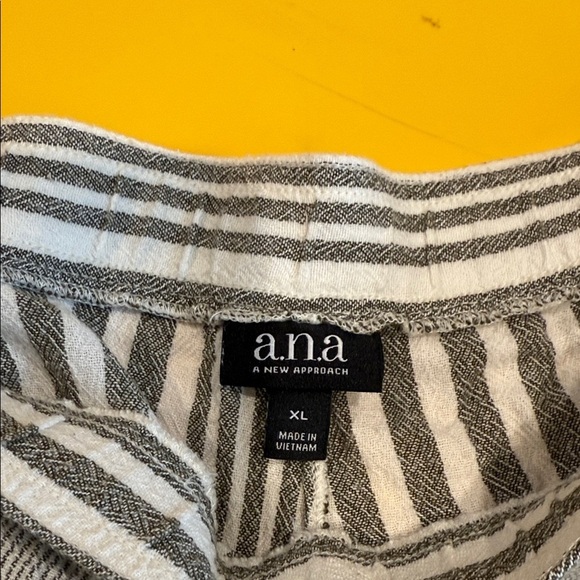 a.n.a High Waist Gray and White Striped Shorts - Picture 3 of 3